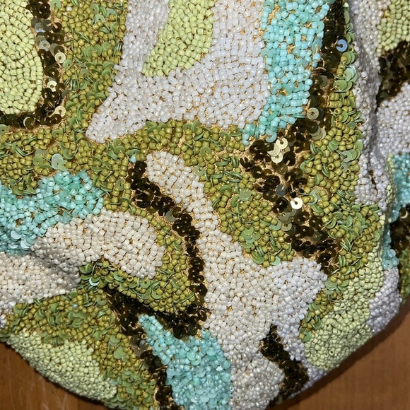 💚🤍✨GORGEOUS Beaded Bag with Green Hues!!! ✨🤍💚 - Picture 3 of 6